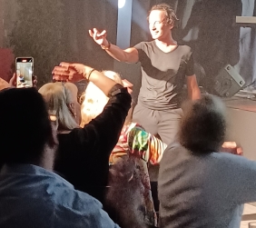 L'artiste en pleine action
